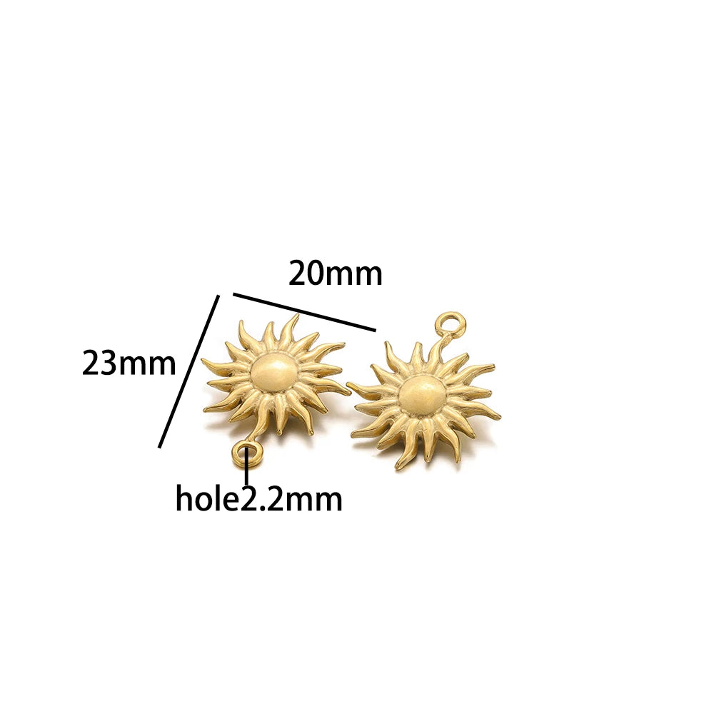 Vintage Fashion Stainless Steel Gold Plated Moon Hand Round Cross Sun Eye Charm Pendant for Jewelry Necklace Earring Making
