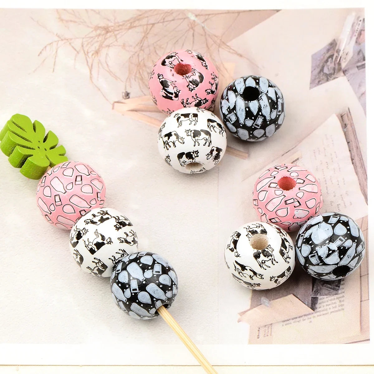 15pcs Hand-painted cow and bottle pattern wooden bead Charm Large Hole Bead for Gift DIY Necklace Bracelet Jewelry Accessories