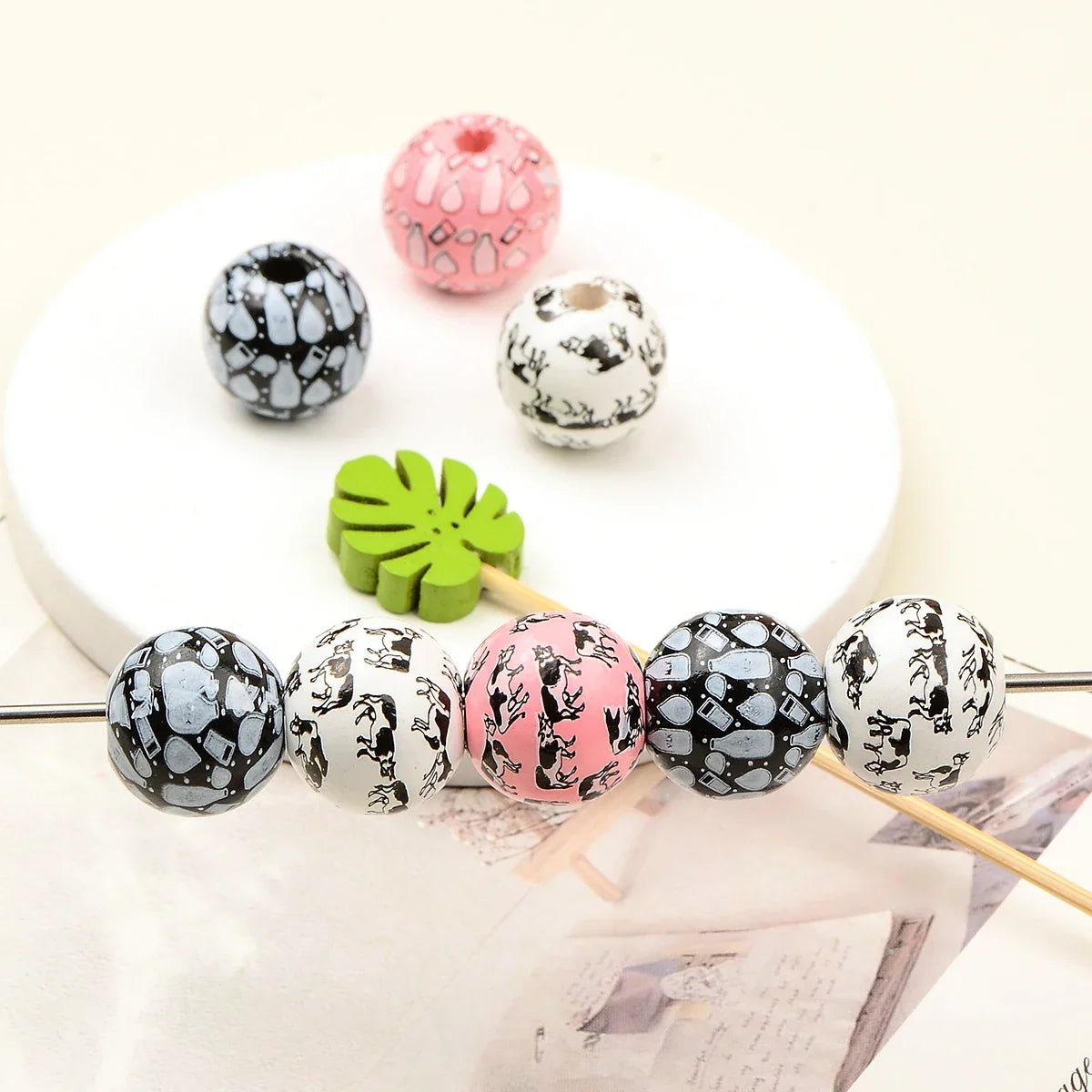 15pcs Hand-painted cow and bottle pattern wooden bead Charm Large Hole Bead for Gift DIY Necklace Bracelet Jewelry Accessories