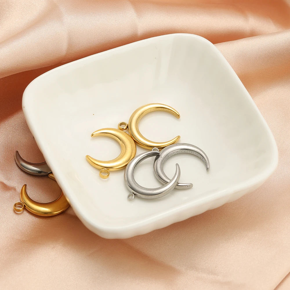 Top Quality Stainless Steel 18k Gold Plated Moon  Light Luxury Niche Design Pendant for Women's Jewelry Necklace