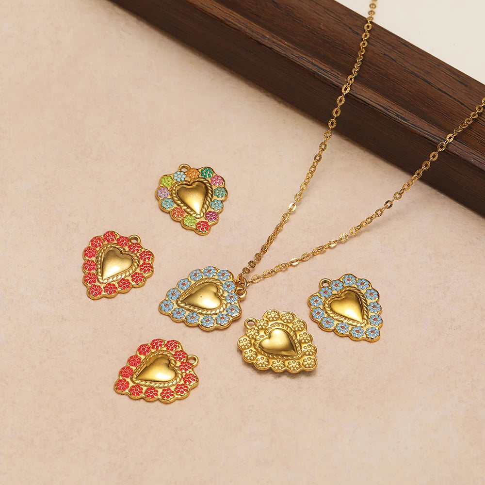 Hot Selling 304 Stainless Steel 18k Pvd Gold Plated Flower Pattern Heart Charm Pendant for Jewelry Necklace Making