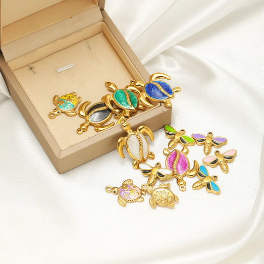 High Quality Clear Blue Tortoise Charm Stainless Steel 18k Gold Plated Enamel Sea Turtle Bee Pendant for Jewelry Necklace Making