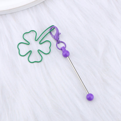 New four-leaf clover keychain, creative DIY beaded four-leaf clover shape keychain, backpack, luggage pendant in stock.