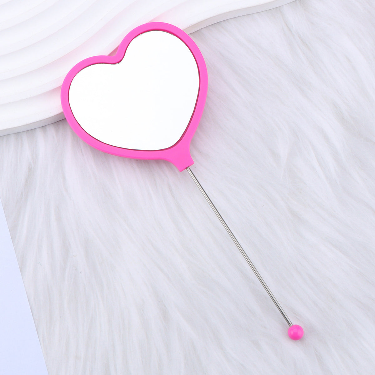 Heart-shaped makeup mirror, love DIY beaded mirror, handheld makeup mirror, portable single-sided vanity mirror, plastic spot.