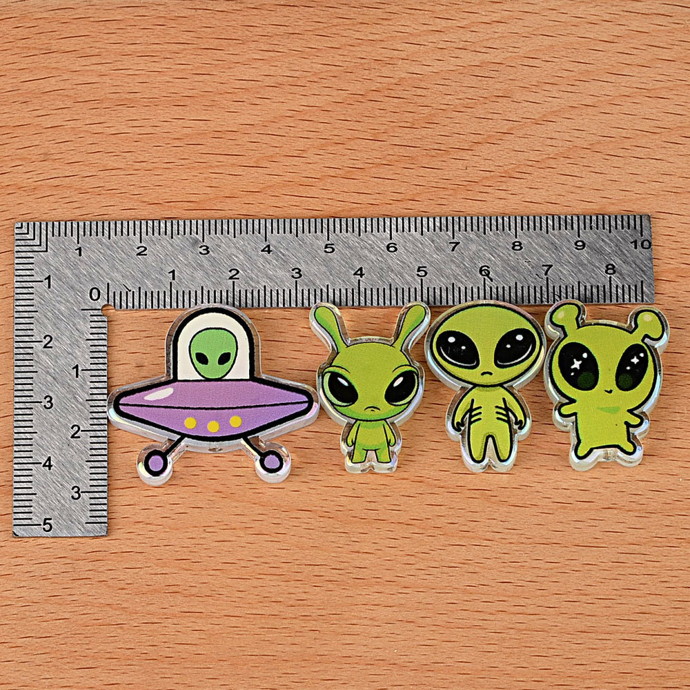 100Pcs double-sided relief alien UFO flying saucer piece beads DIY mobile phone chain keychain bag hanging pen jewelry accessories wholesale