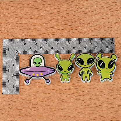 100Pcs double-sided relief alien UFO flying saucer piece beads DIY mobile phone chain keychain bag hanging pen jewelry accessories wholesale