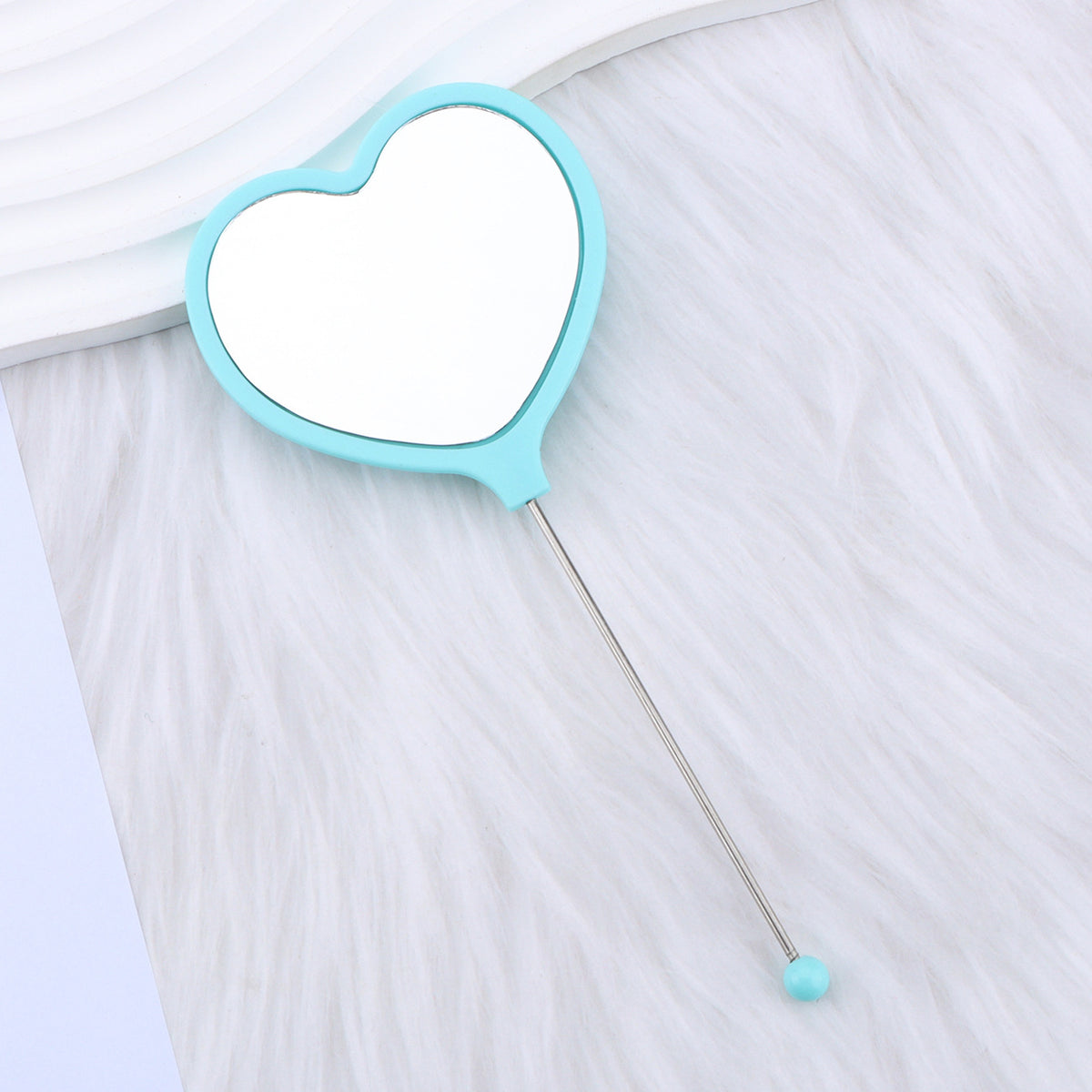 Heart-shaped makeup mirror, love DIY beaded mirror, handheld makeup mirror, portable single-sided vanity mirror, plastic spot.