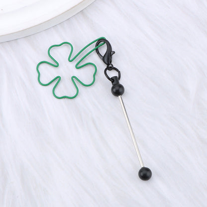 New four-leaf clover keychain, creative DIY beaded four-leaf clover shape keychain, backpack, luggage pendant in stock.