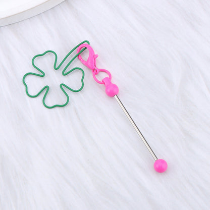 New four-leaf clover keychain, creative DIY beaded four-leaf clover shape keychain, backpack, luggage pendant in stock.