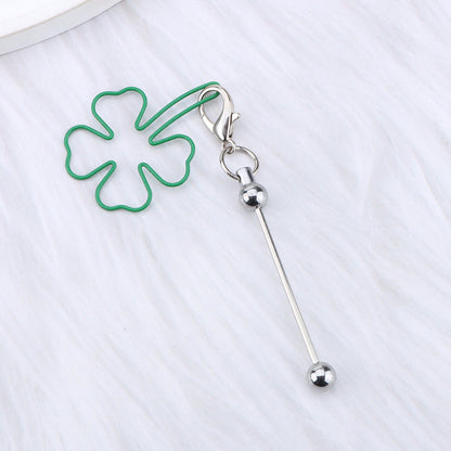 New four-leaf clover keychain, creative DIY beaded four-leaf clover shape keychain, backpack, luggage pendant in stock.