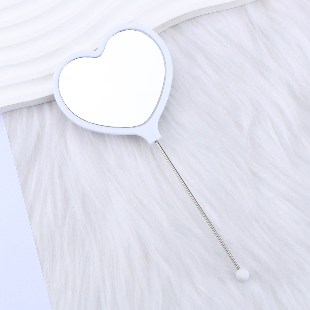 Heart-shaped makeup mirror, love DIY beaded mirror, handheld makeup mirror, portable single-sided vanity mirror, plastic spot.