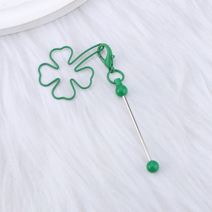 New four-leaf clover keychain, creative DIY beaded four-leaf clover shape keychain, backpack, luggage pendant in stock.
