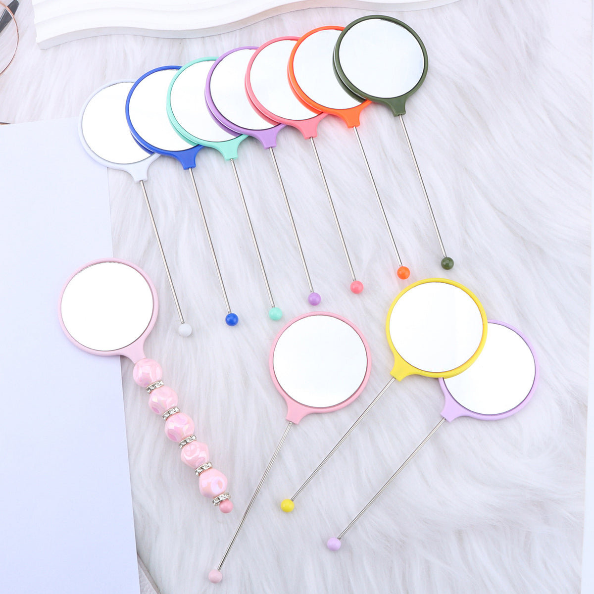 Handheld round makeup mirror high definition student portable makeup ins wind mini handle small mirror spot