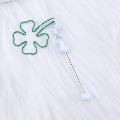 New four-leaf clover keychain, creative DIY beaded four-leaf clover shape keychain, backpack, luggage pendant in stock.
