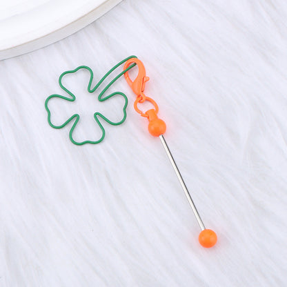 New four-leaf clover keychain, creative DIY beaded four-leaf clover shape keychain, backpack, luggage pendant in stock.