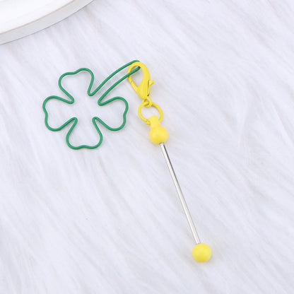 New four-leaf clover keychain, creative DIY beaded four-leaf clover shape keychain, backpack, luggage pendant in stock.