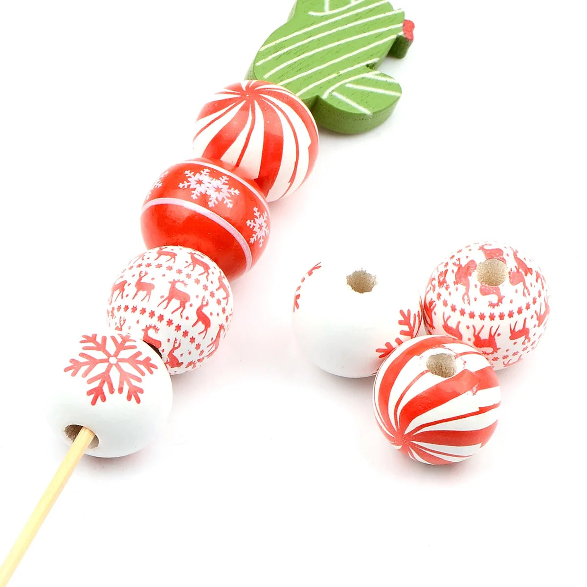15pcs Christmas style round wooden bead， Fashion Large Hole Loosely spaced bead， for Gift Make DIY Necklace Bracelet Accessories